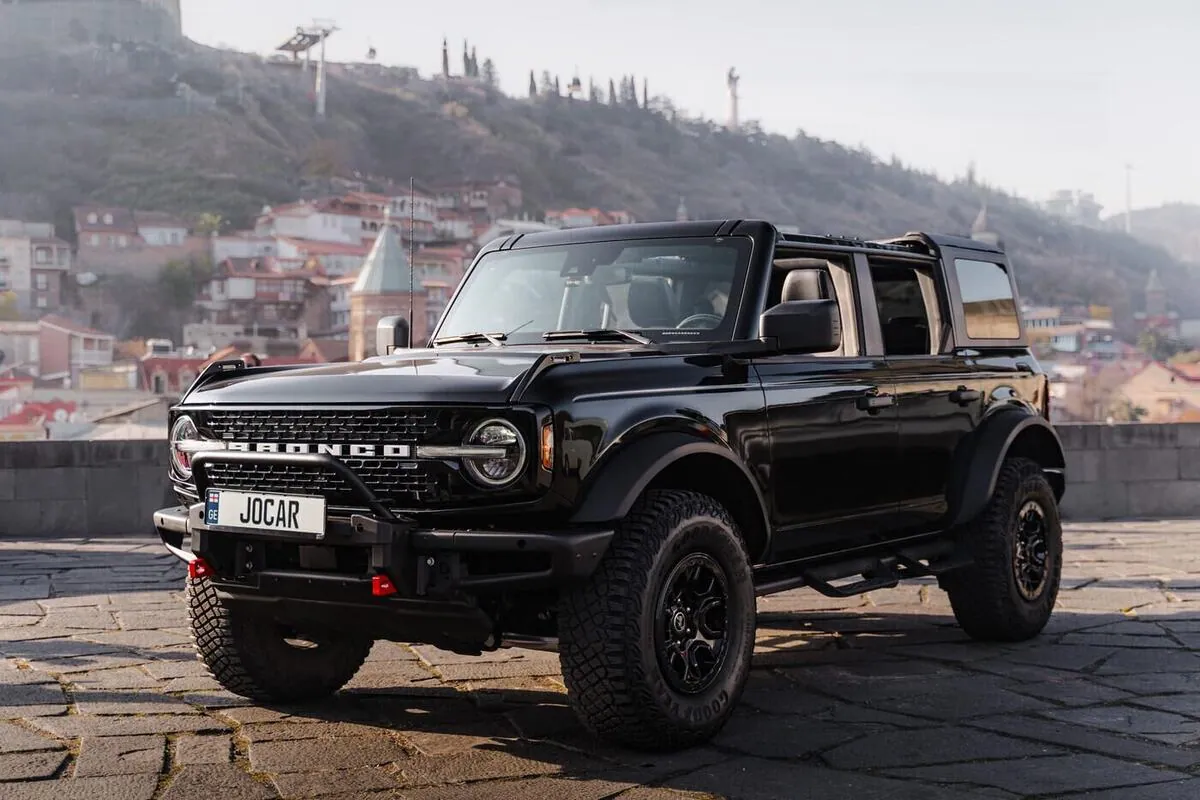Ford Bronco Raptor — 1