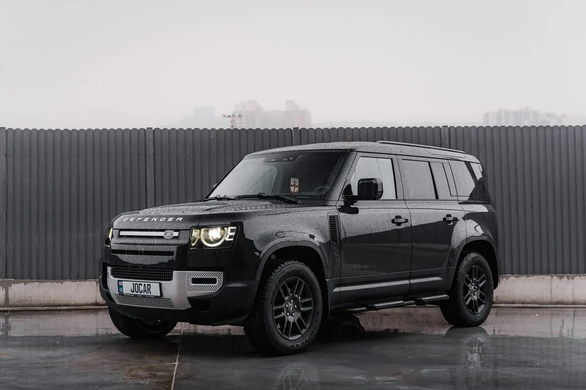 Land Rover Defender 110 — 1