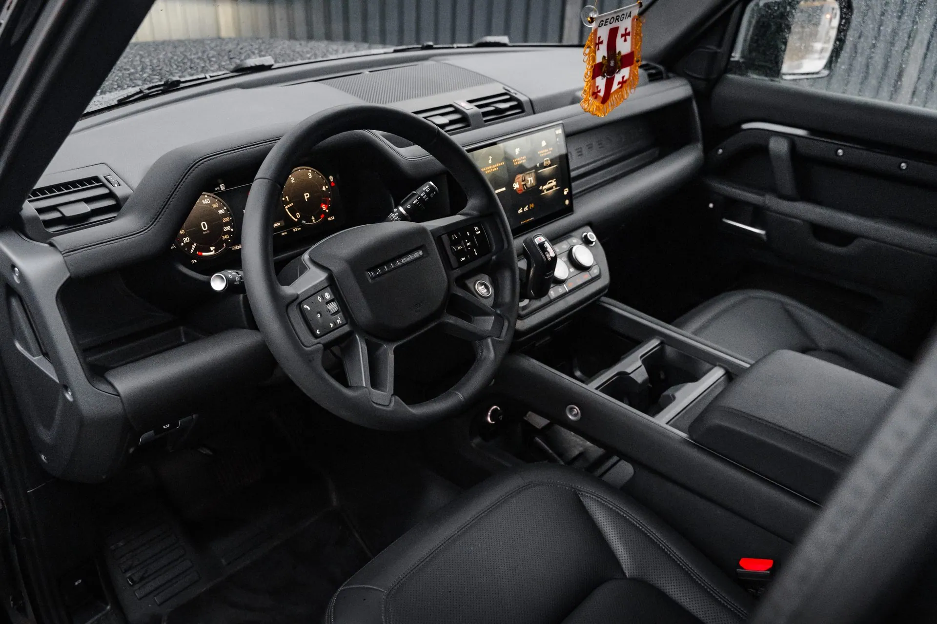 Land Rover Defender 110 — 5