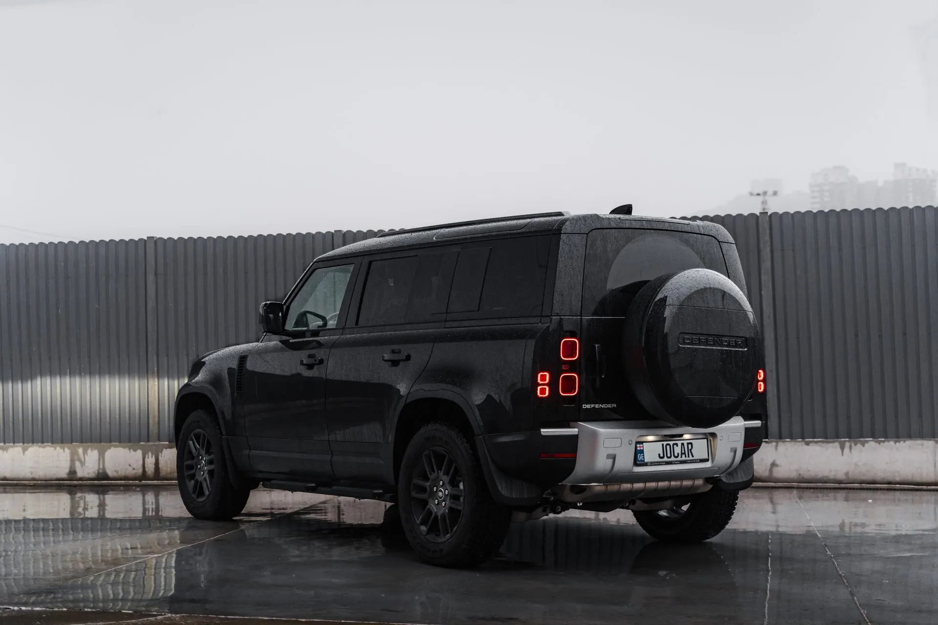 Land Rover Defender 110 — 4